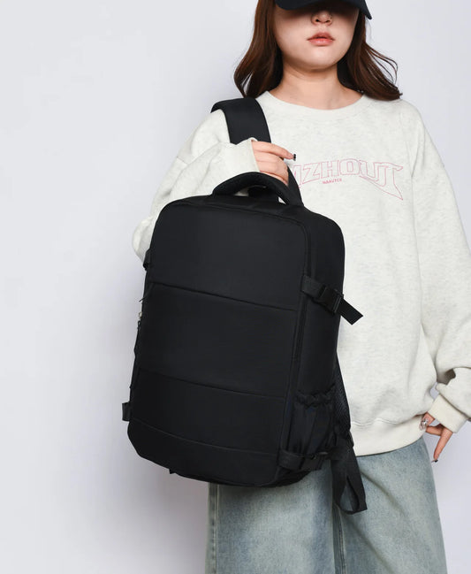 Lightweight large-capacity travel backpack